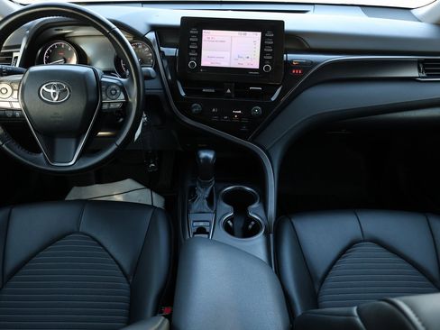 Used 2021 Toyota Camry SE image 2