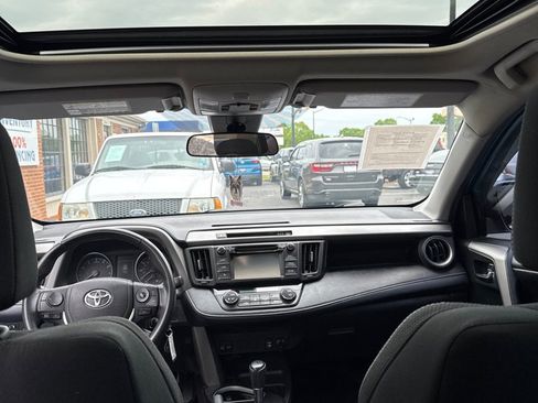 Used 2018 Toyota RAV4 XLE AWD/4WD image 9