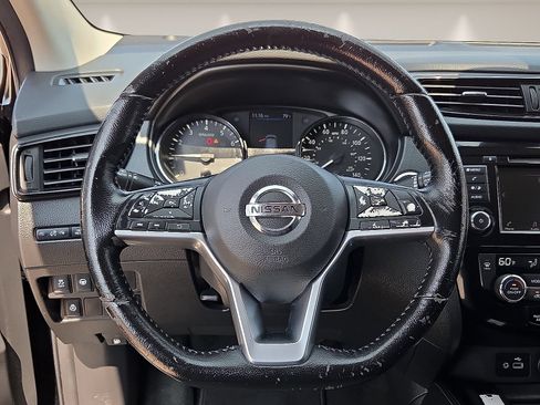 Used 2020 Nissan Rogue Sport SV w/ Technology Package FWD image 13