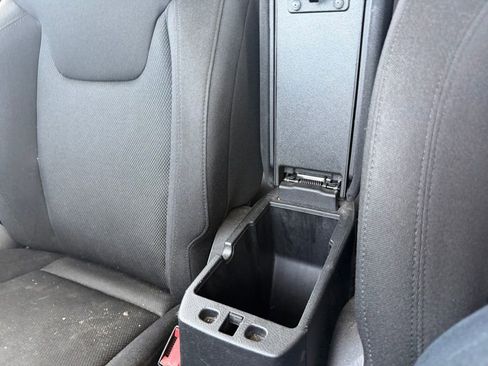 Used 2020 Jeep Renegade Sport w/ UConnect 7.0 Group FWD image 18