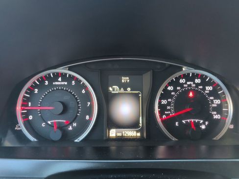 Used 2015 Toyota Camry SE FWD image 14