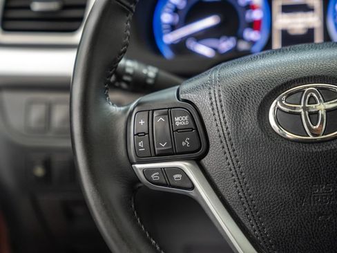 Used 2015 Toyota Highlander XLE FWD image 33