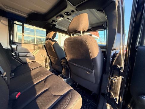 Used 2016 Jeep Wrangler Unlimited Sport w/ Connectivity Group image 33