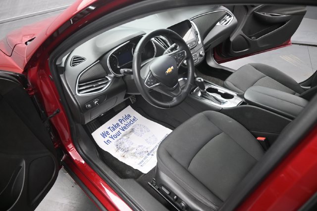 Used 2017 Chevrolet Malibu LT FWD image 15