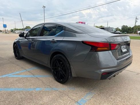 Used 2019 Nissan Altima 2.5 SR w/ SR Premium Package AWD/4WD image 3