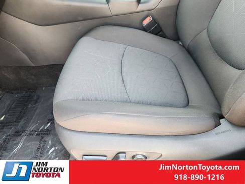 Used 2025 Toyota RAV4 XLE FWD image 25