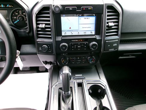 Used 2017 Ford F150 XLT w/ Equipment Group 302A Luxury AWD/4WD image 16
