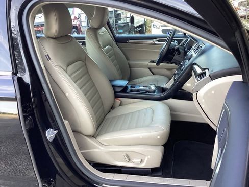 Used 2017 Ford Fusion SE image 27
