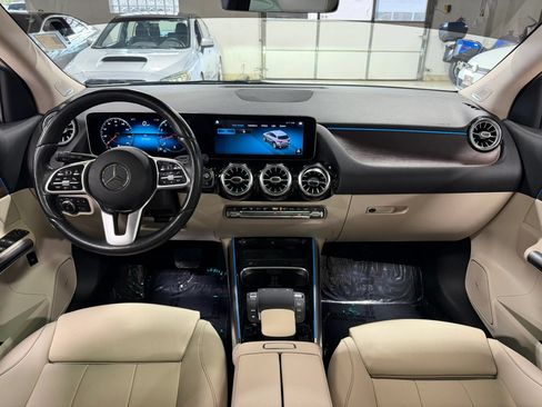 Used 2021 Mercedes-Benz GLA 250 4MATIC w/ Premium Package image 2