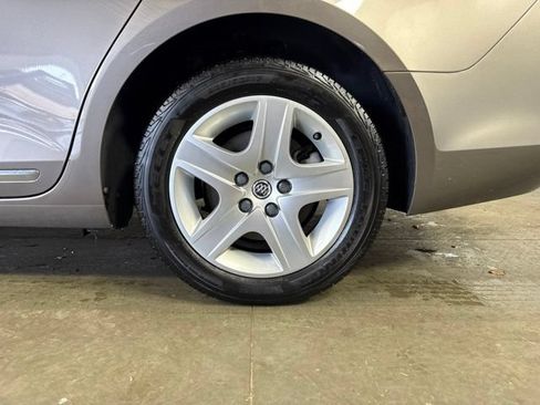 Used 2011 Buick LaCrosse CX FWD image 10