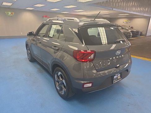 Used 2025 Hyundai Venue SEL FWD image 10