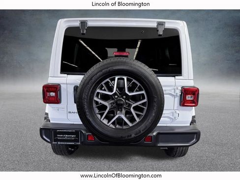 Used 2025 Jeep Wrangler Unlimited Sahara AWD/4WD image 5