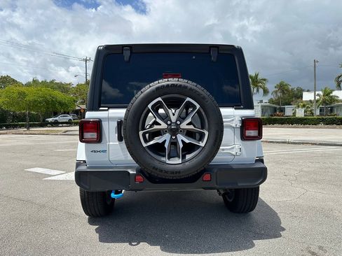 Used 2024 Jeep Wrangler Unlimited AWD/4WD image 17