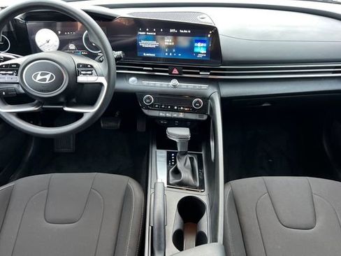 Used 2024 Hyundai Elantra SEL image 14