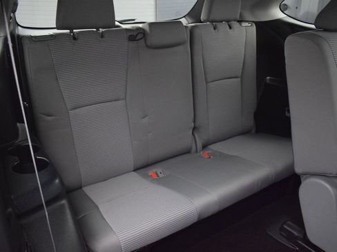 Used 2023 Toyota Highlander LE AWD/4WD image 12