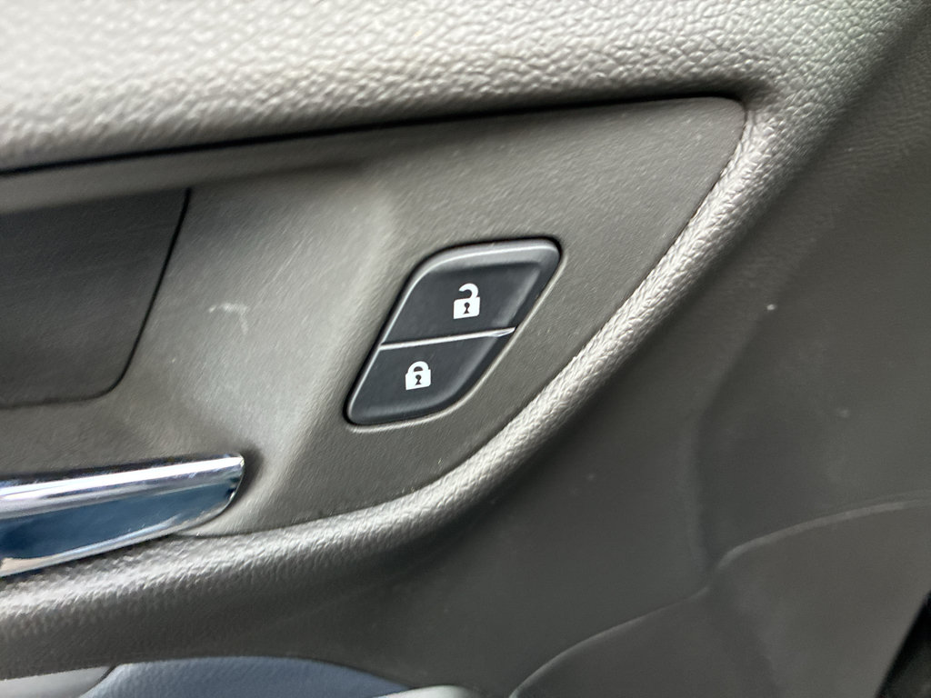 Used 2023 Chevrolet Bolt EUV LT w/ Convenience Package FWD image 17