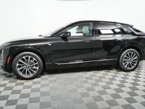 Used 2025 Cadillac Lyriq Sport AWD/4WD image 2