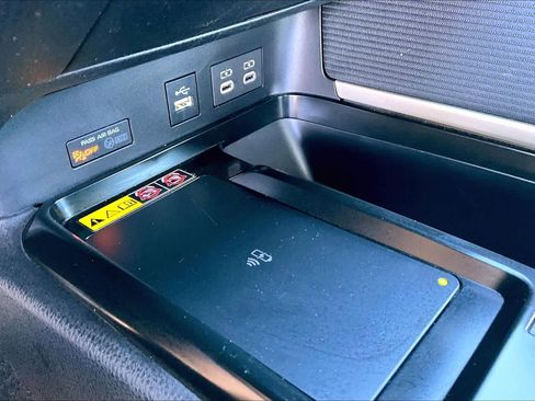 Used 2025 Toyota Camry SE image 30