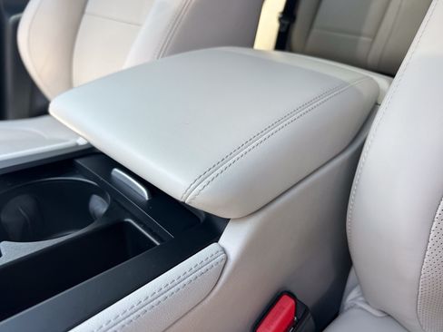 Certified 2026 Jaguar F-PACE R-Dynamic S AWD/4WD image 30