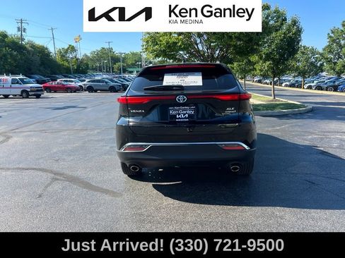 Used 2022 Toyota Venza XLE AWD/4WD image 6