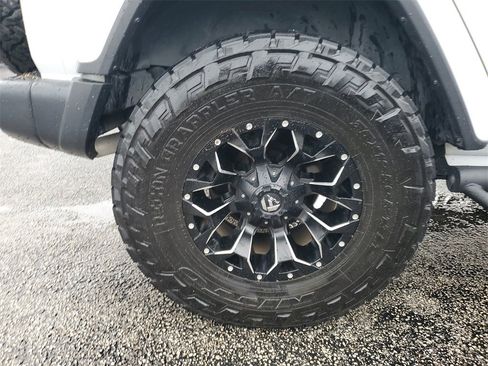 Used 2018 Jeep Wrangler Unlimited Sahara image 7