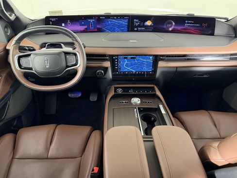 Used 2025 Lincoln Navigator Reserve image 12