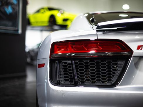 Used 2017 Audi R8 V10 w/ Carbon Exterior Package image 52