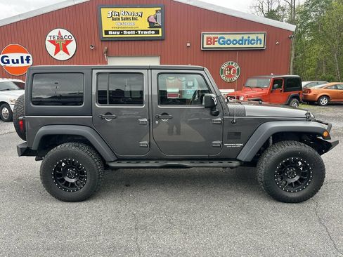 Used 2018 Jeep Wrangler Unlimited Sport S AWD/4WD image 2