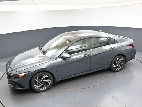 Used 2026 Hyundai Elantra Limited FWD image 37