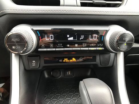 Used 2023 Toyota RAV4 LE AWD/4WD image 23