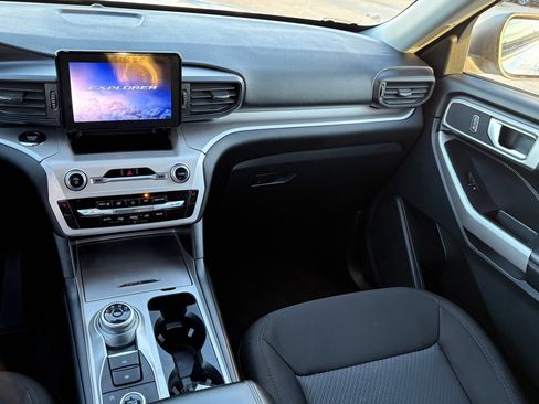 Used 2023 Ford Explorer XLT image 15