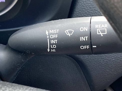 Used 2022 Toyota RAV4 LE AWD/4WD image 17