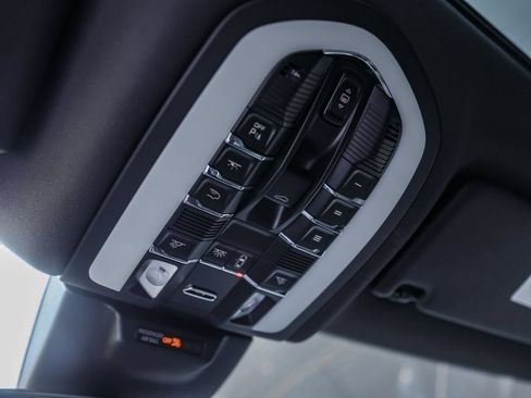 Certified 2026 Porsche Macan AWD/4WD image 28