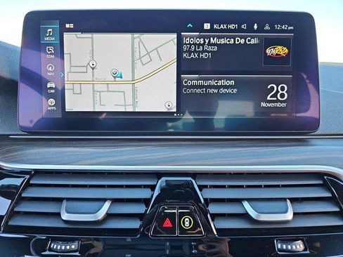 Certified 2023 BMW 530e w/ Premium Package image 21