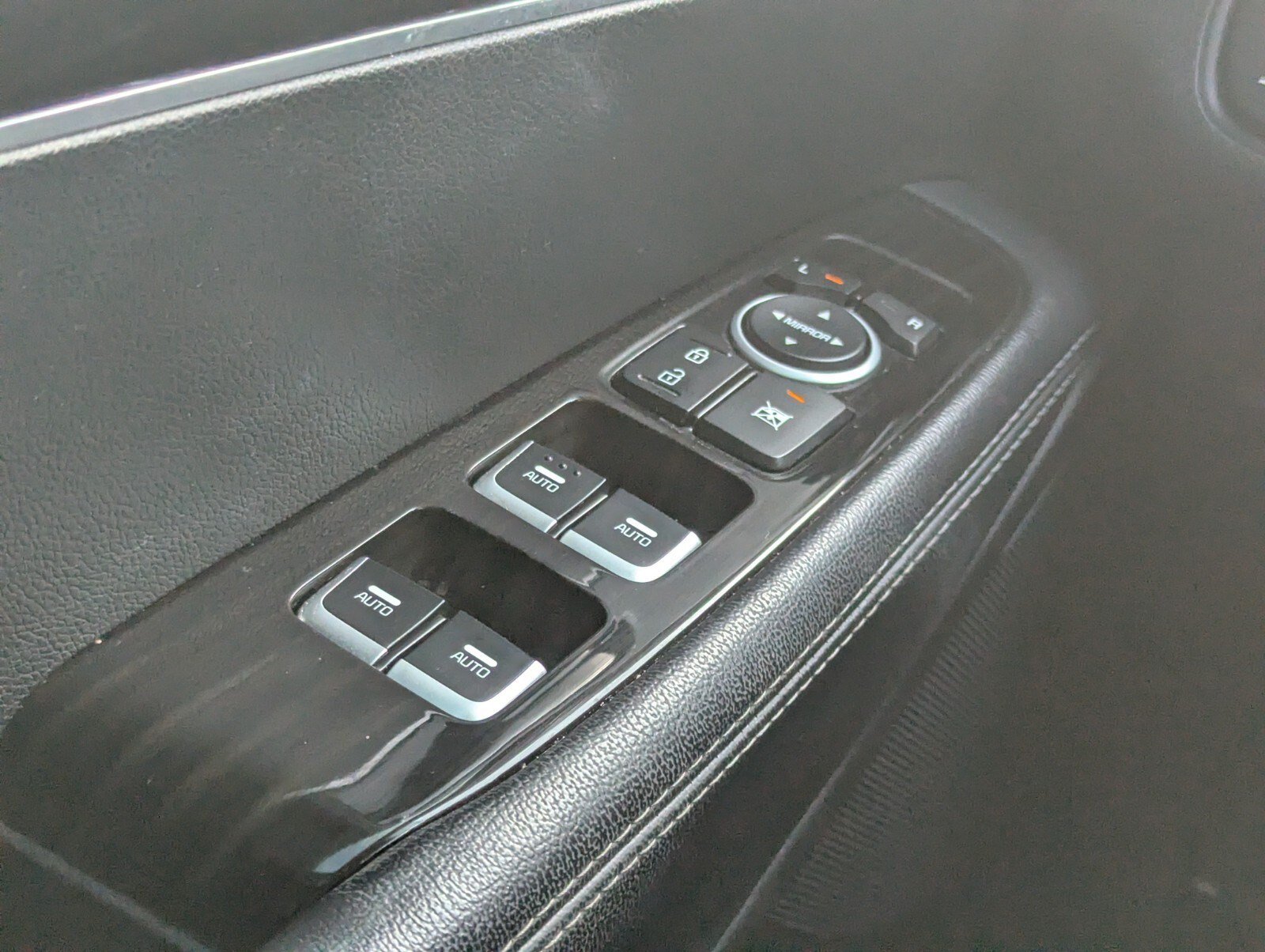 Used 2020 Kia Sorento LX FWD image 32