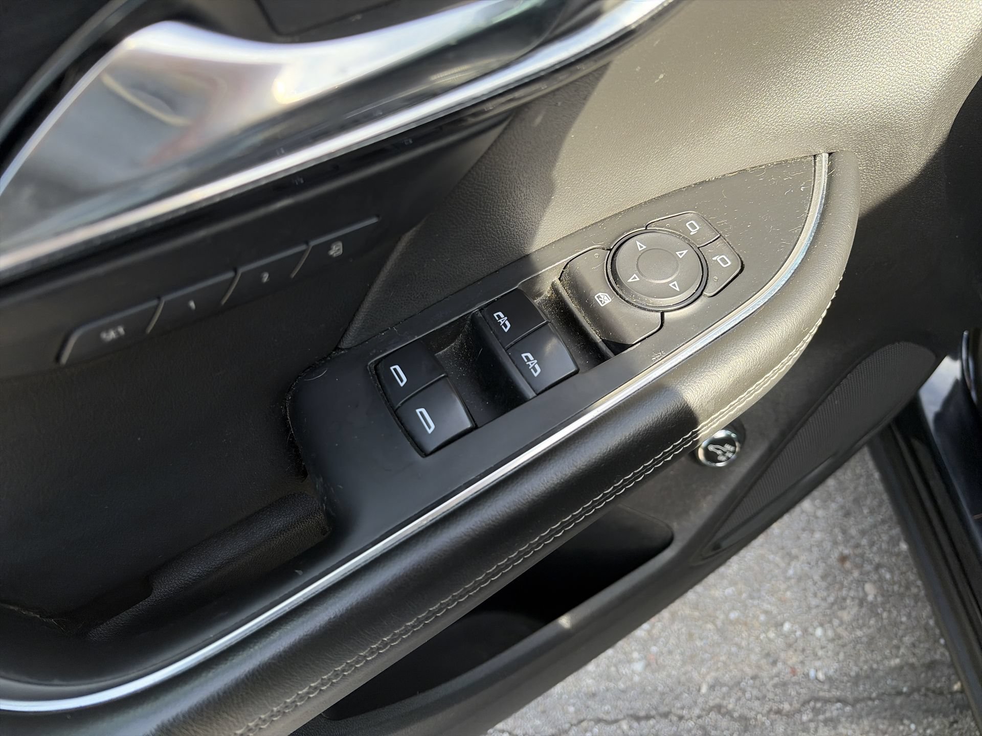 Used 2022 Buick Envision Essence w/ Sport Touring Package AWD/4WD image 25