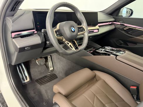 Used 2024 BMW 540i xDrive w/ Executive Package image 4