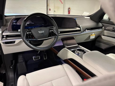 New 2026 Cadillac Vistiq Sport w/ LPO, Floor Liner Package image 28