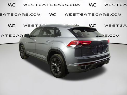 Used 2020 Volkswagen Atlas Cross Sport SE w/ Towing Package image 5
