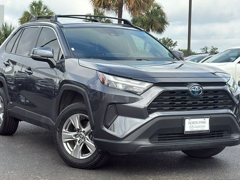 Used 2024 Toyota RAV4 XLE AWD/4WD image 2