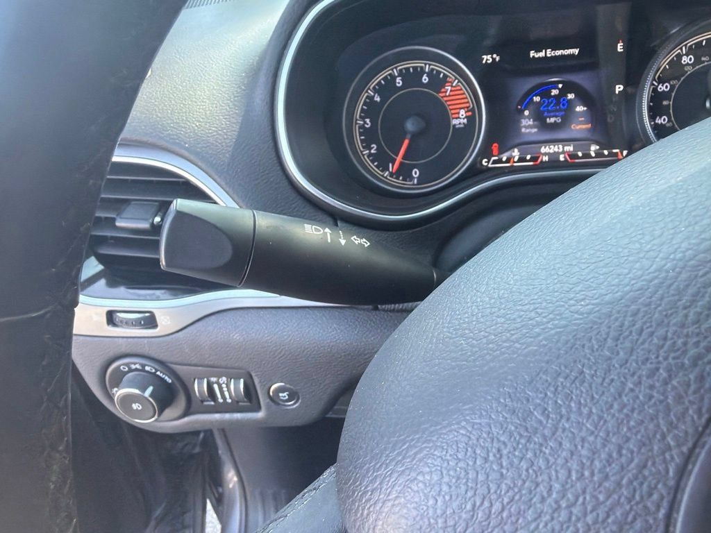 Used 2019 Jeep Cherokee Limited AWD/4WD image 34