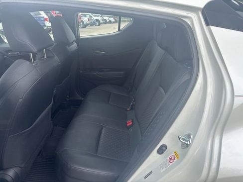 Used 2019 Toyota C-HR Limited FWD image 10