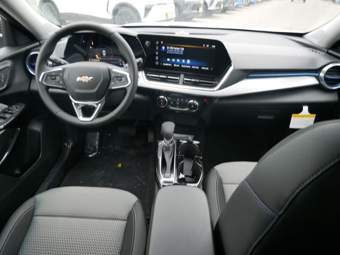 New 2026 Chevrolet Trax LT w/ LT Convenience Package FWD image 6