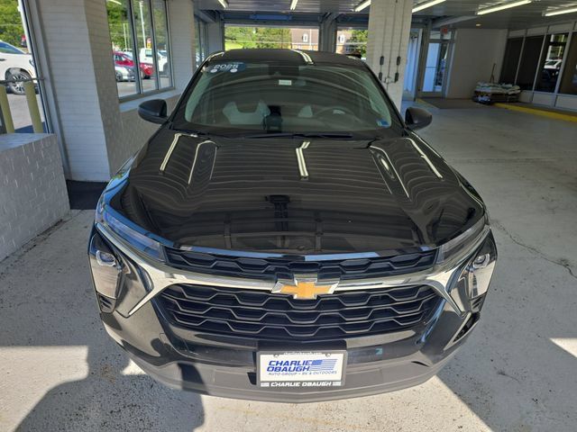 Used 2025 Chevrolet Trax LS FWD image 8