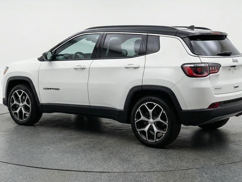 Used 2025 Jeep Compass Limited image 6