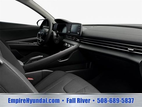 Used 2025 Hyundai Elantra SE FWD image 15