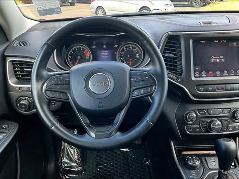 Used 2019 Jeep Cherokee Trailhawk AWD/4WD image 7
