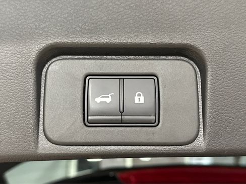 Used 2025 Nissan Rogue SV image 42