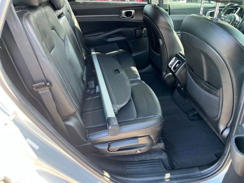 Used 2022 Kia Sorento S image 21