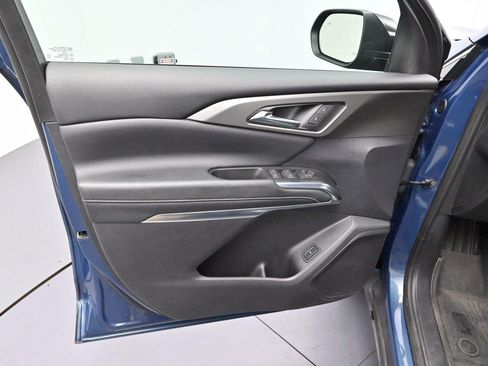 Used 2024 Chevrolet Traverse LT w/ LPO, Floor Liner Package FWD image 9